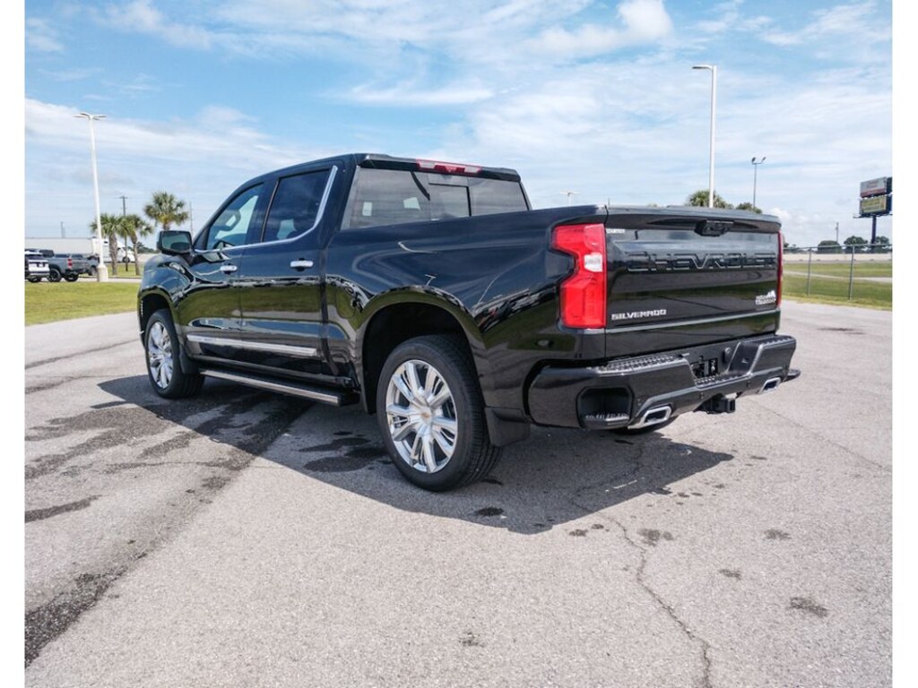 New 2026 Chevrolet Silverado 1500 High Country Truck Crew Cab