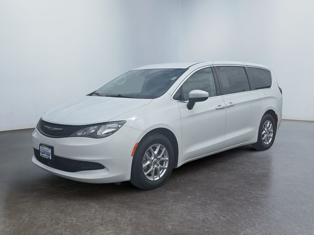 2023 Chrysler Voyager LX's photo