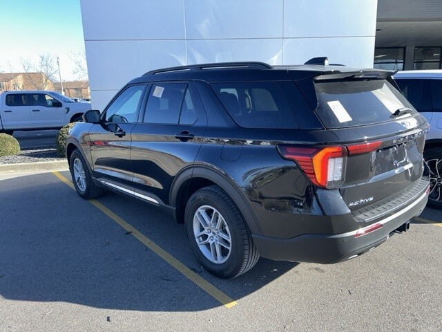2025 Ford Explorer photo 4