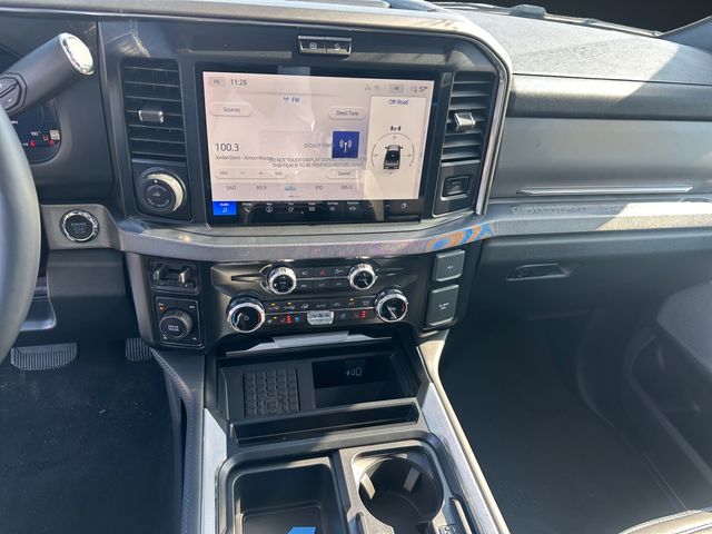 2025 Ford F-250 Super Duty Platinum - Photo 11