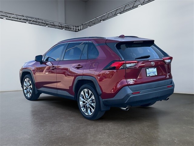 2020 Toyota RAV4 XLE Premium photo 3