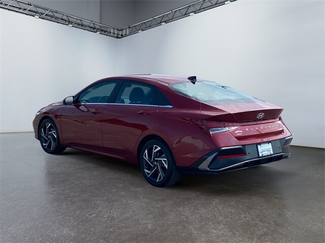 2024 Hyundai Elantra Limited photo 3