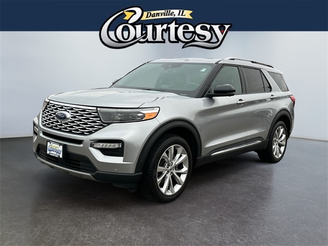 2022 Ford Explorer Platinum's photo
