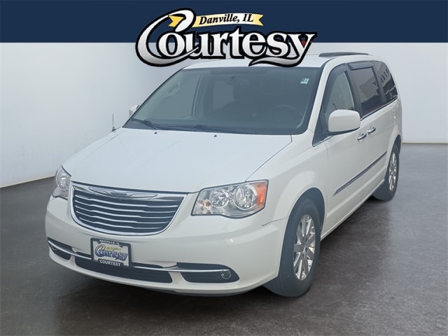 2015 Chrysler Town & Country Touring's photo