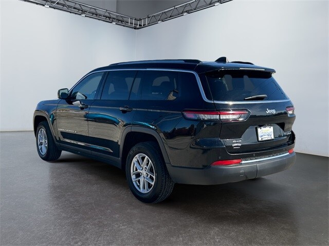 2023 Jeep Grand Cherokee Laredo photo 3