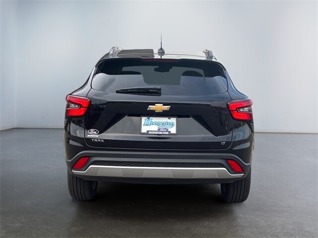 2025 Chevrolet Trax LT photo 4