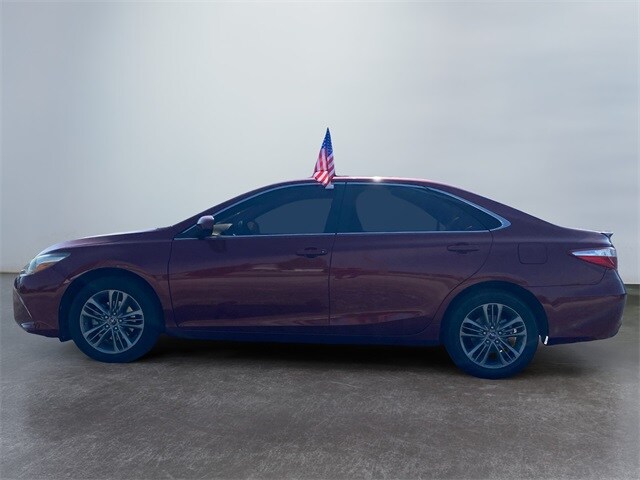 2017 Toyota Camry XLE photo 2