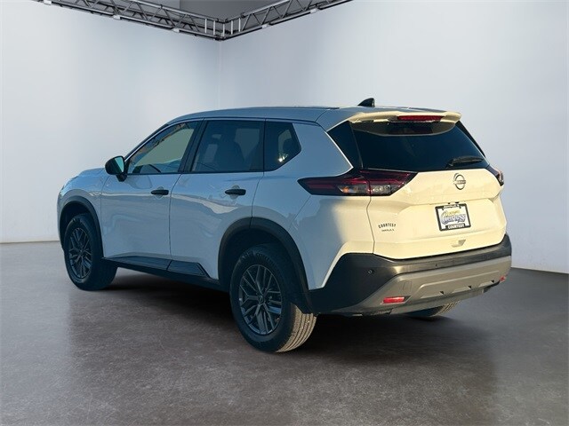 2022 Nissan Rogue S photo 2