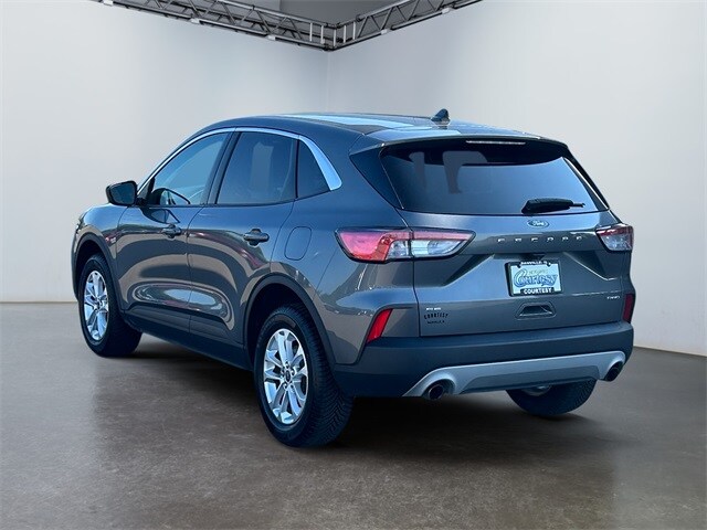 2022 Ford Escape SE photo 3