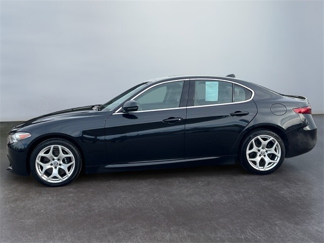 2021 Alfa Romeo Giulia Ti photo 2