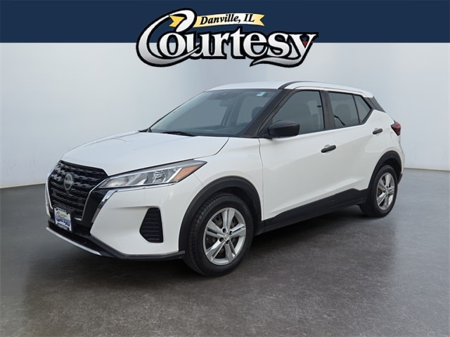 2022 Nissan Kicks S's photo