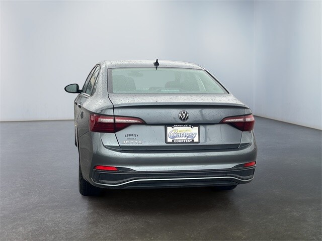 2024 Volkswagen Jetta 1.5T S photo 4