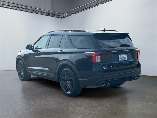 2025 Ford Explorer ST photo 2