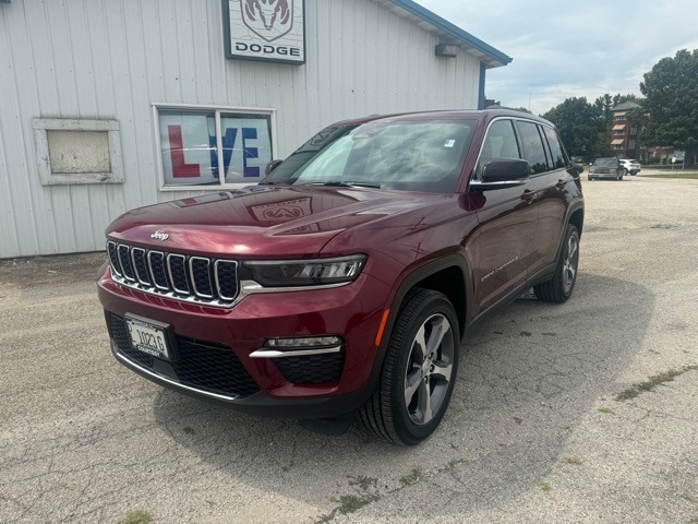 Used 2024 Jeep Grand Cherokee Limited with VIN 1C4RJHBGXRC123085 for sale in Danville, IL