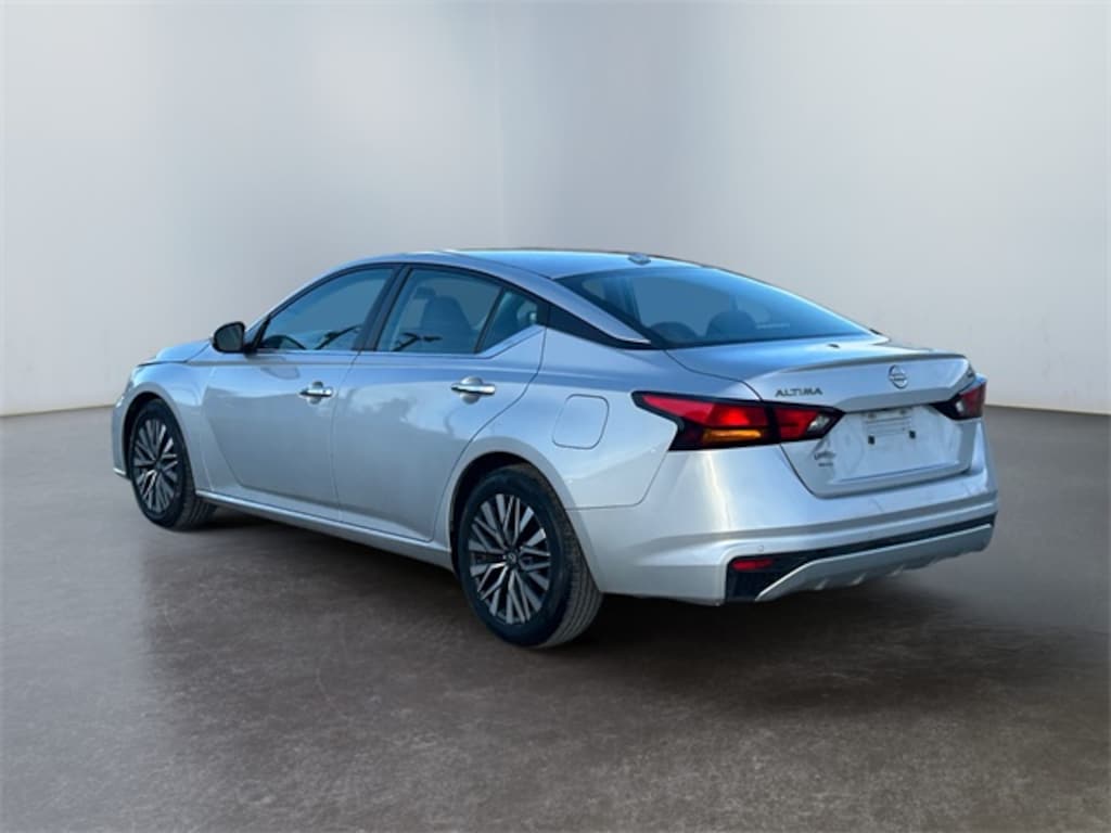 Used 2023 Nissan Altima 2.5 SV Sedan