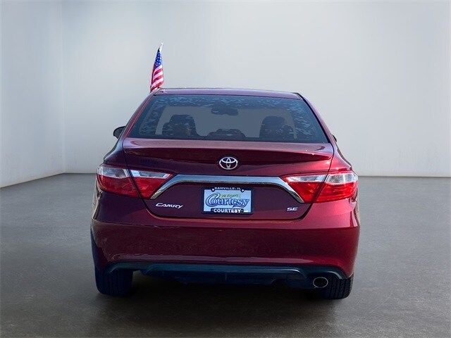 2017 Toyota Camry XLE photo 4