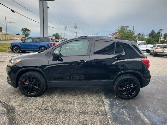 2021 Chevrolet Trax LT photo 2