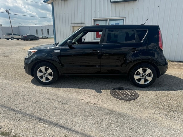 Used 2017 Kia Soul Base with VIN KNDJN2A22H7488498 for sale in Danville, IL