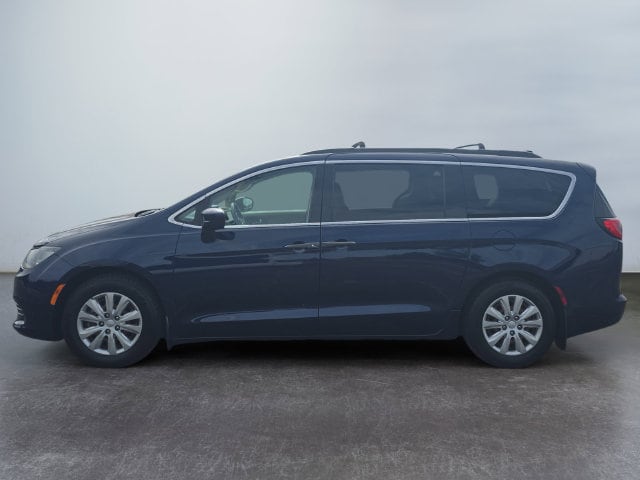 Used 2018 Chrysler Pacifica L with VIN 2C4RC1AG8JR113833 for sale in Danville, IL