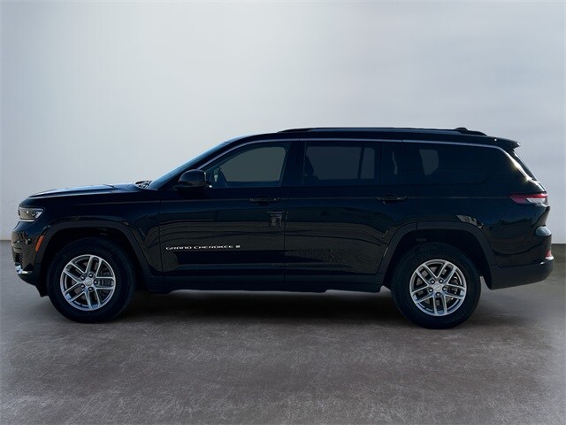 2023 Jeep Grand Cherokee Laredo photo 2