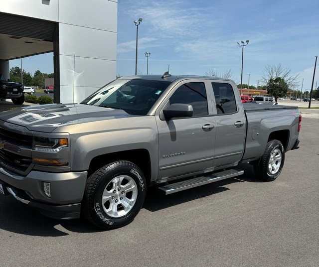 Used 2017 Chevrolet Silverado 1500 LT Z71 with VIN 1GCVKREC0HZ159700 for sale in Danville, IL