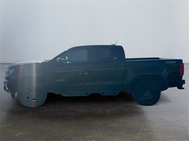 2017 Chevrolet Colorado Z71 photo 2