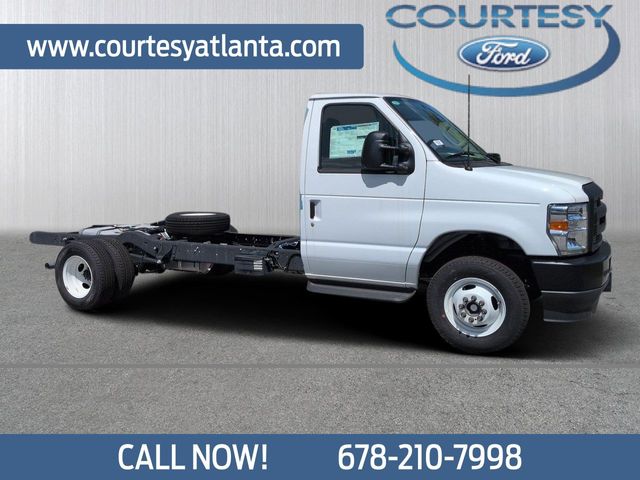 2026 Ford E-Series Cutaway Base
