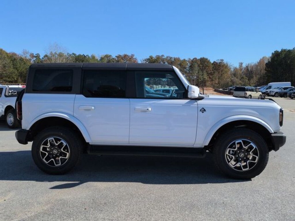 New 2025 Ford Bronco Outer Banks SUV