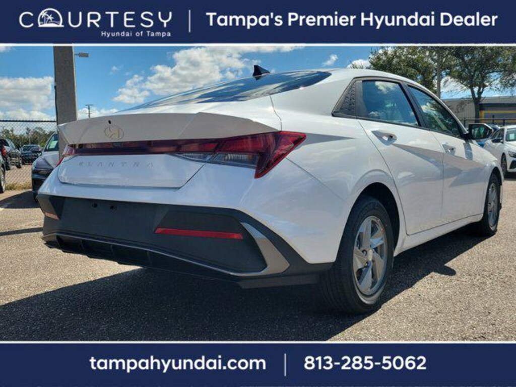 New 2025 Hyundai Elantra SE Sedan