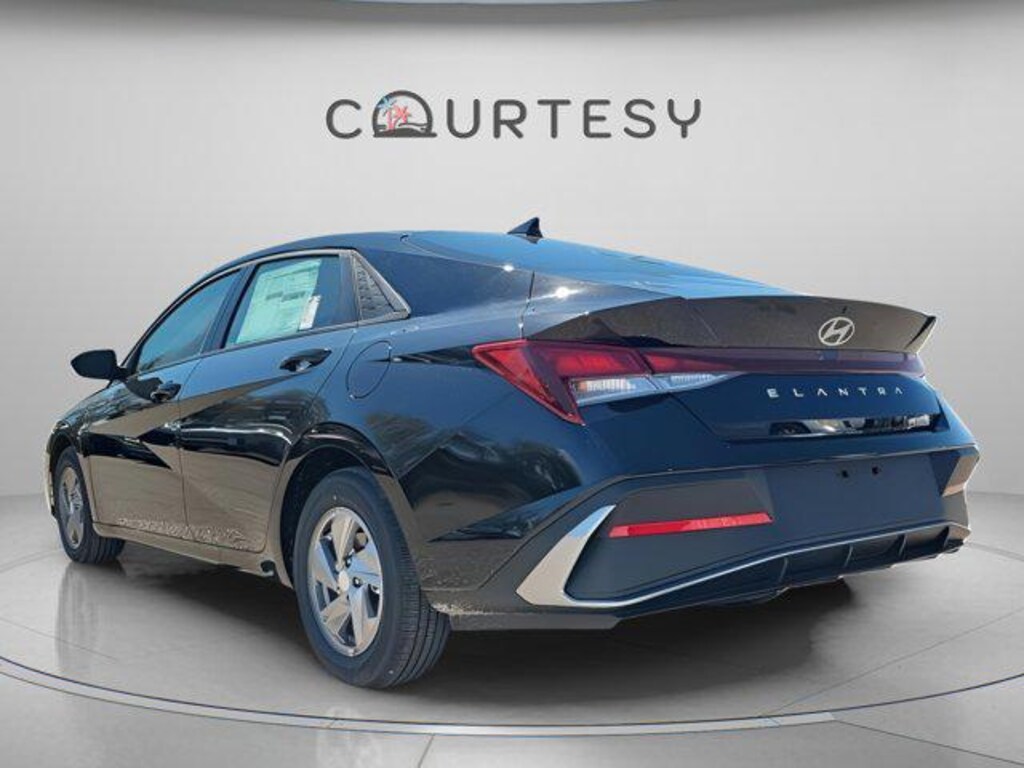 New 2026 Hyundai Elantra SE Sedan