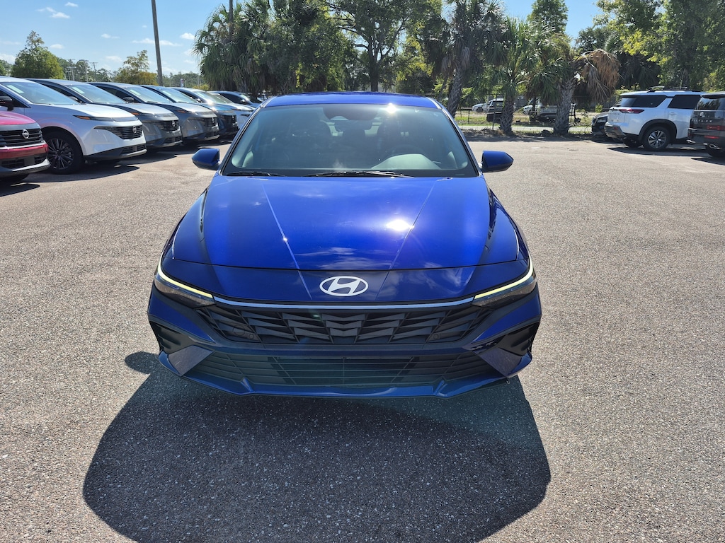 Used 2025 Hyundai Elantra SE Sedan