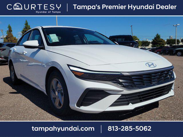 2025 Hyundai Elantra SE photo 2