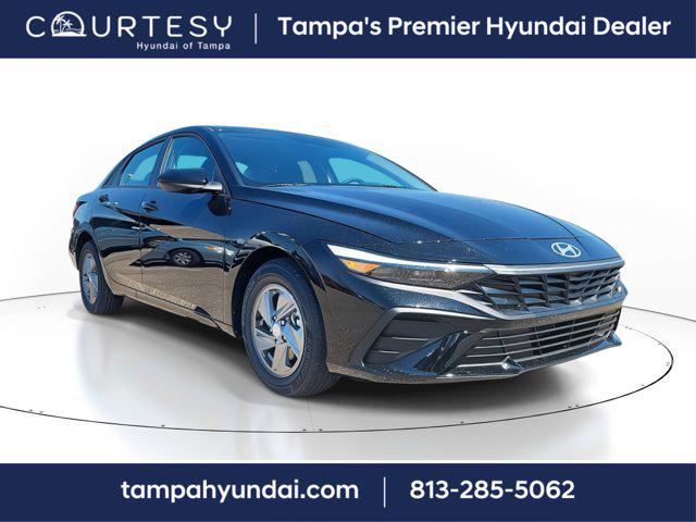 2025 Hyundai Elantra SE photo 2