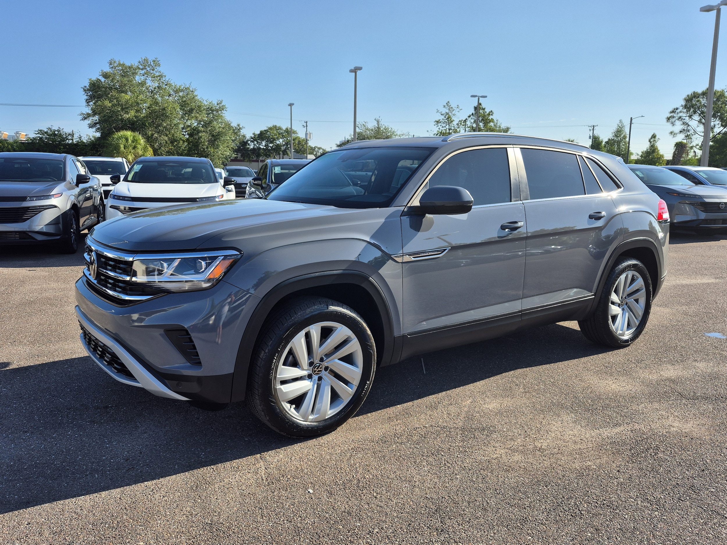 2022 Volkswagen Atlas Cross Sport 3.6L V6 SE w/Tech's photo