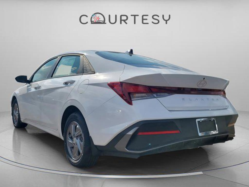 New 2026 Hyundai Elantra SE Sedan