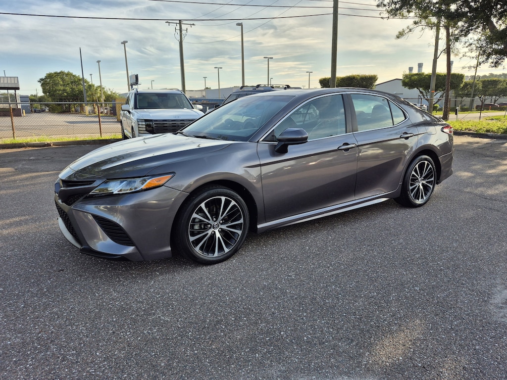 Used 2020 Toyota Camry SE Sedan