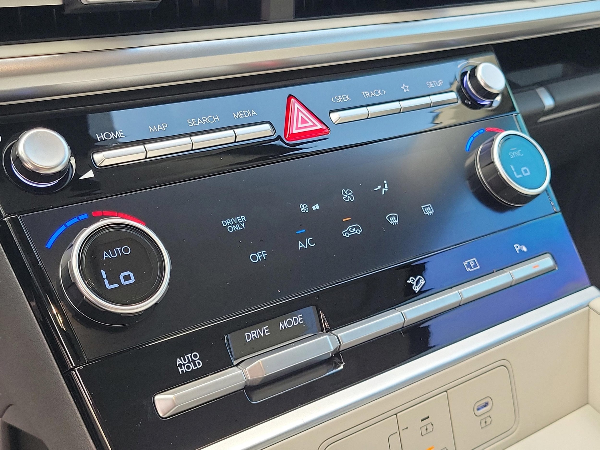 2026 Hyundai Santa Fe SE - Photo 10