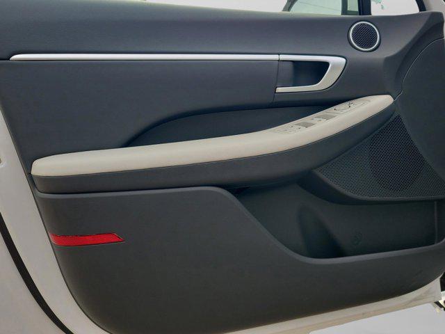 2025 Hyundai Sonata Hybrid SEL - Photo 30