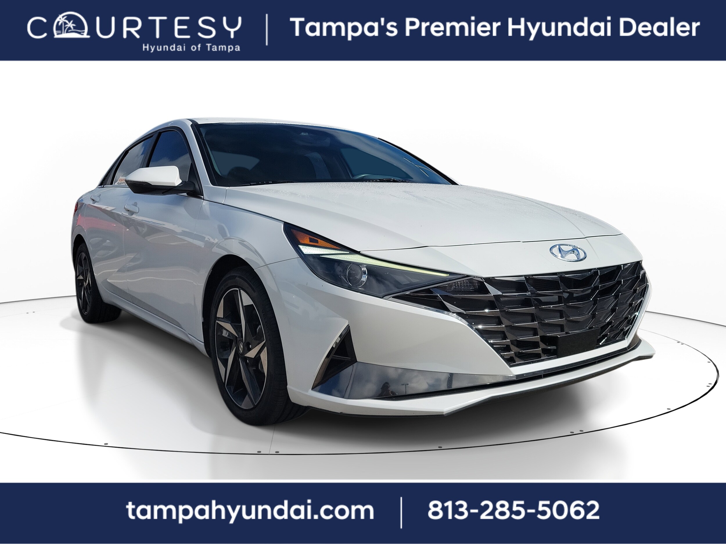 2022 Hyundai Elantra SEL photo 2