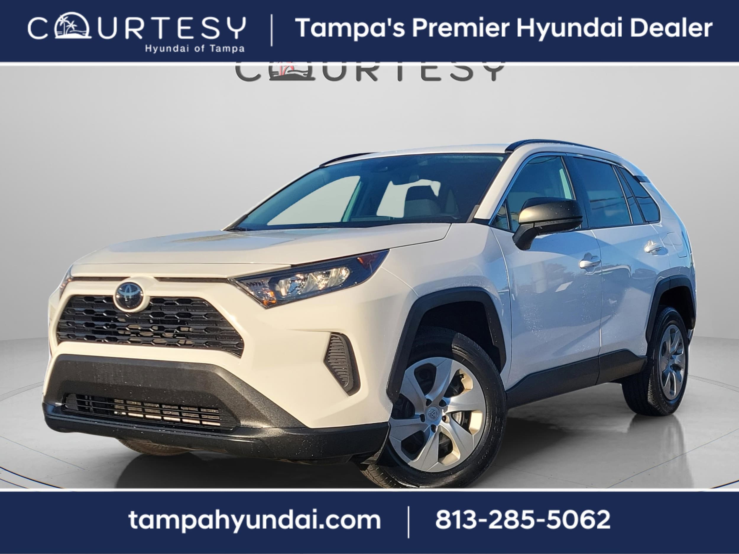 2021 Toyota RAV4 LE's photo