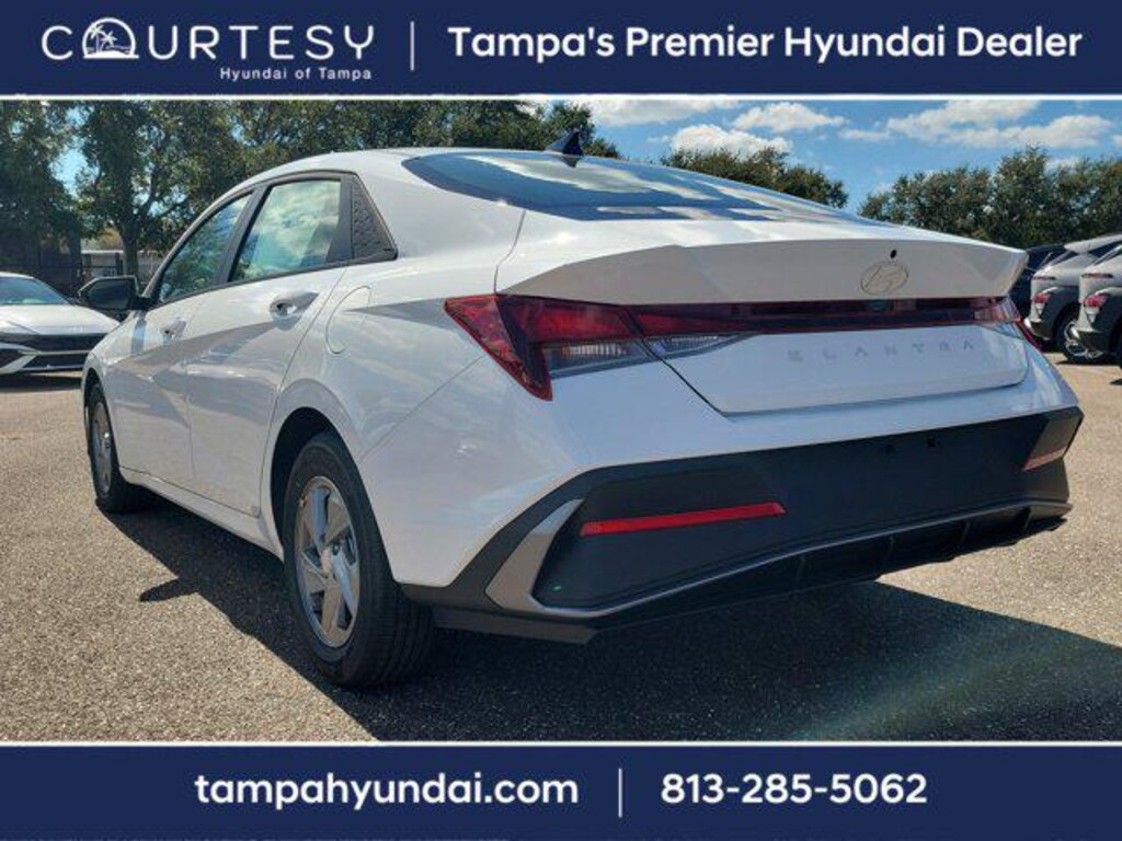 New 2025 Hyundai Elantra SE Sedan