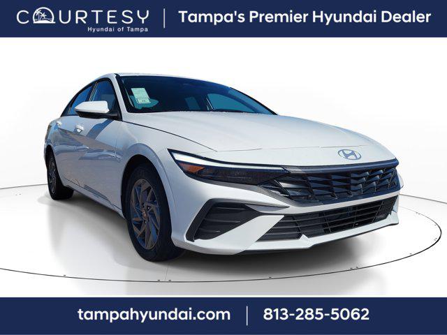 2026 Hyundai Elantra Hybrid Blue photo 2