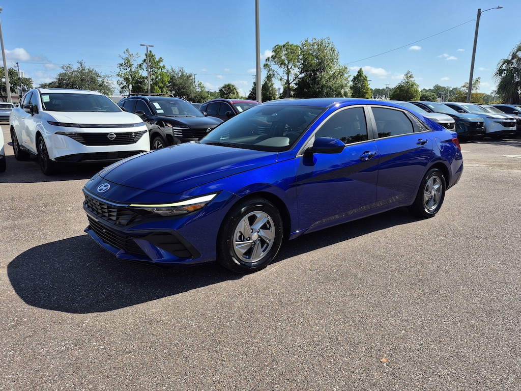 Used 2025 Hyundai Elantra SE Sedan