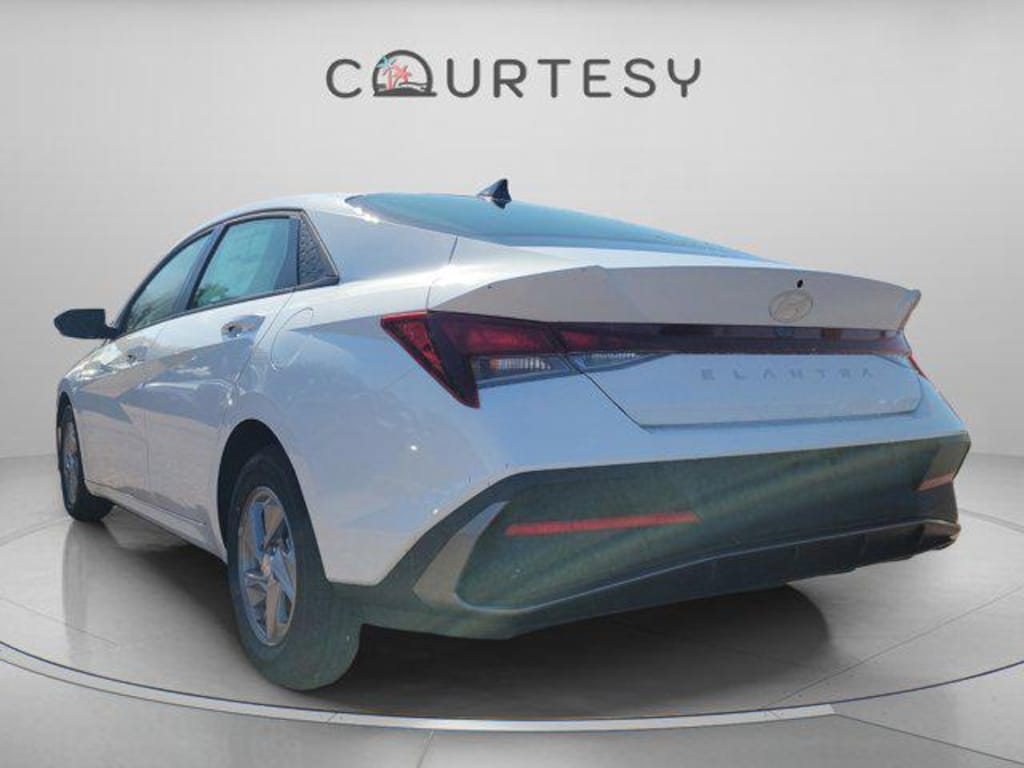 New 2026 Hyundai Elantra SE Sedan