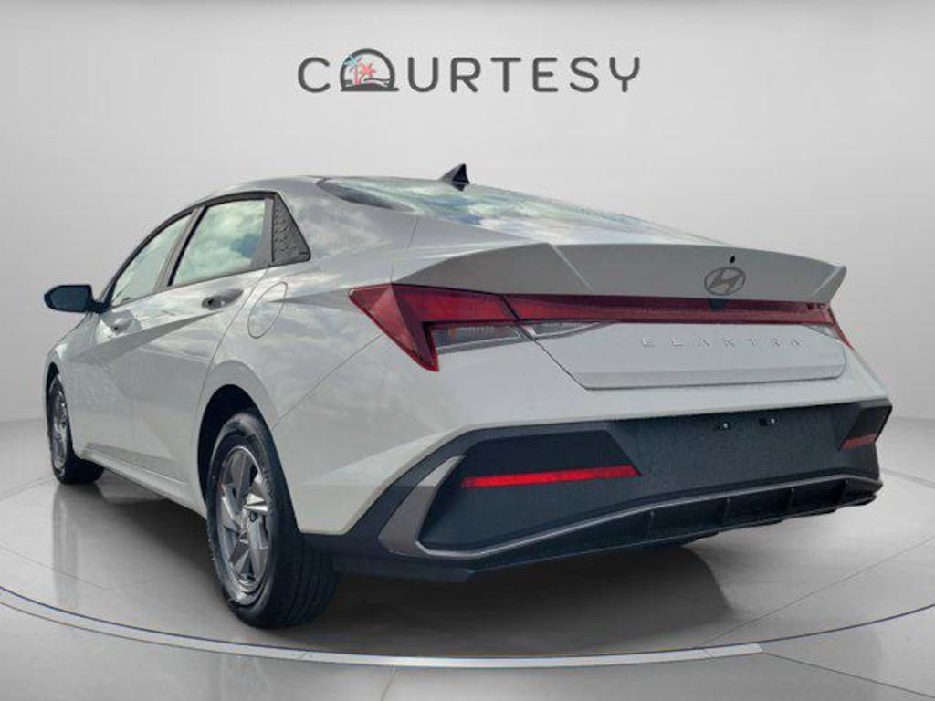 New 2026 Hyundai Elantra SE Sedan