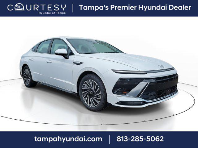 2025 Hyundai Sonata Hybrid SEL photo 2