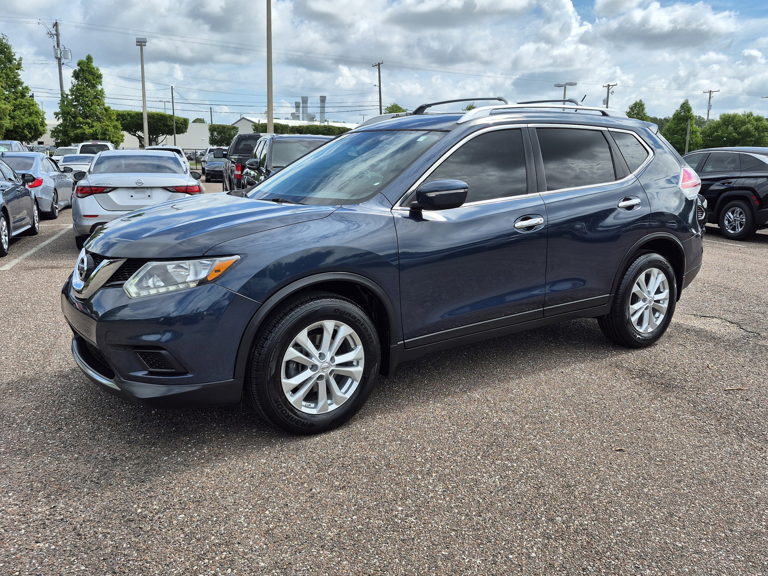 2015 Nissan Rogue SV FWD's photo