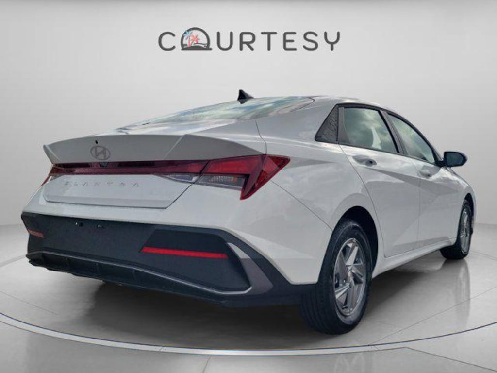 New 2026 Hyundai Elantra SE Sedan