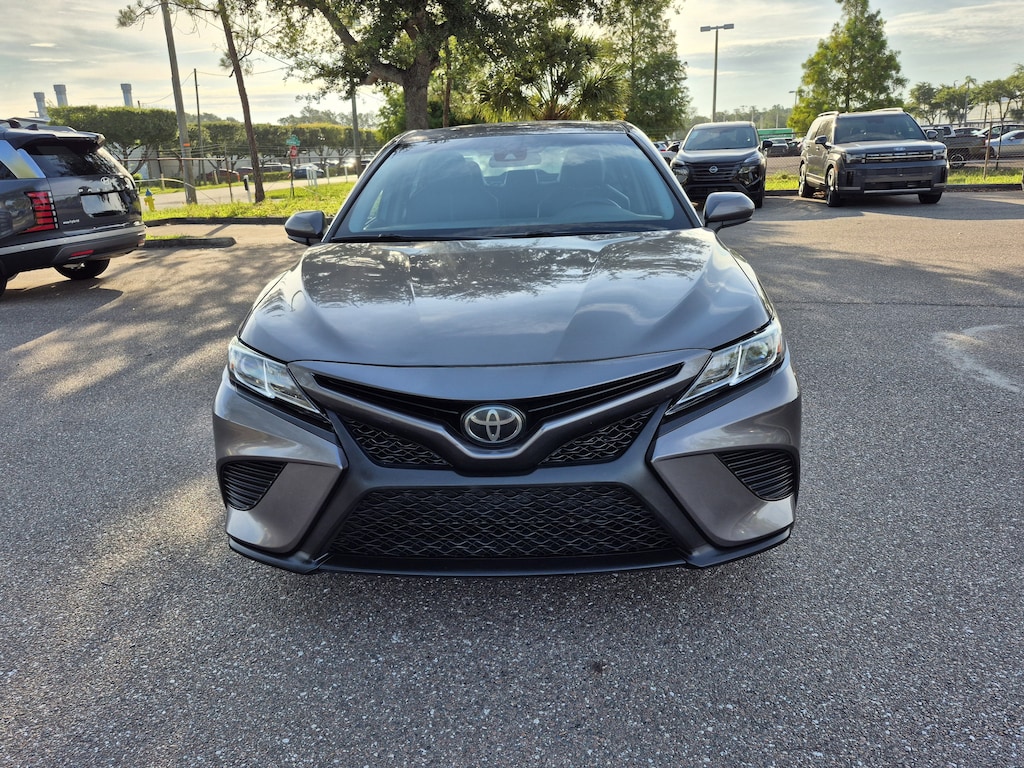 Used 2020 Toyota Camry SE Sedan