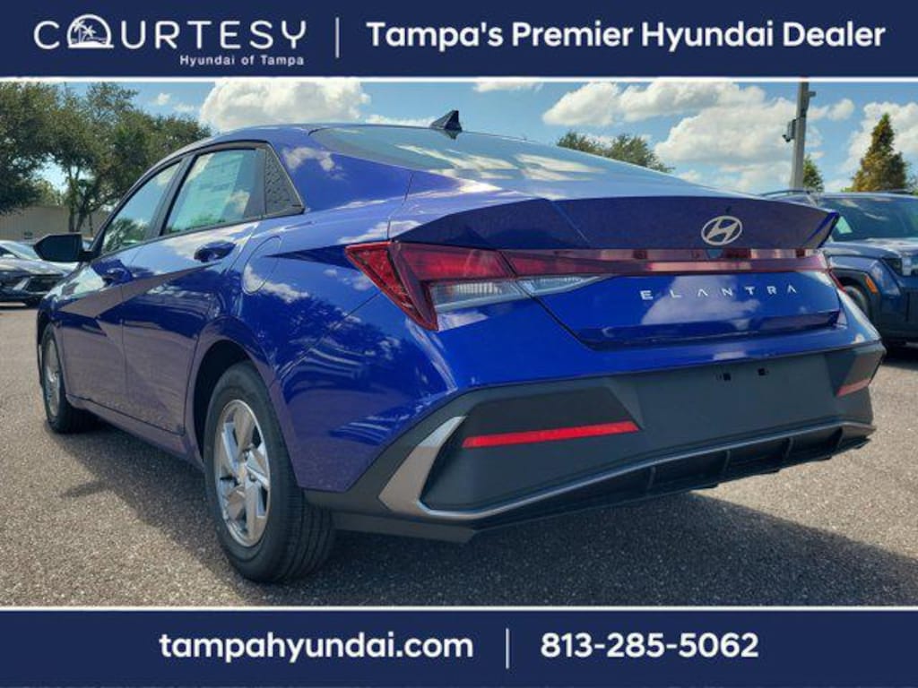 New 2025 Hyundai Elantra SE Sedan